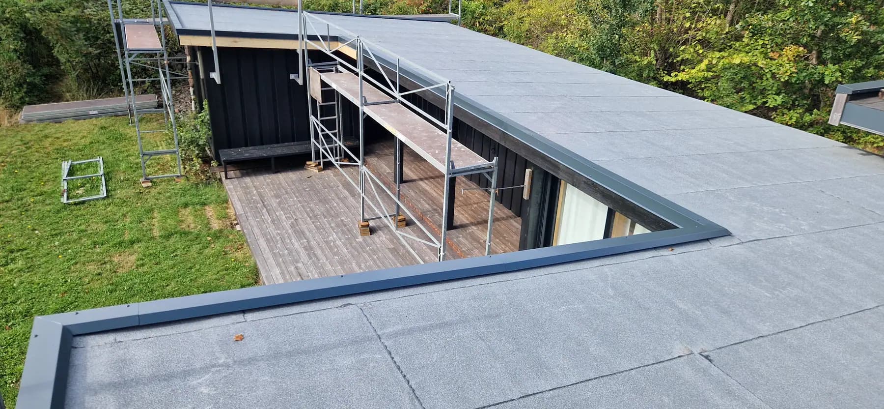 Takrenner og beslag pa hytte - bilde 6